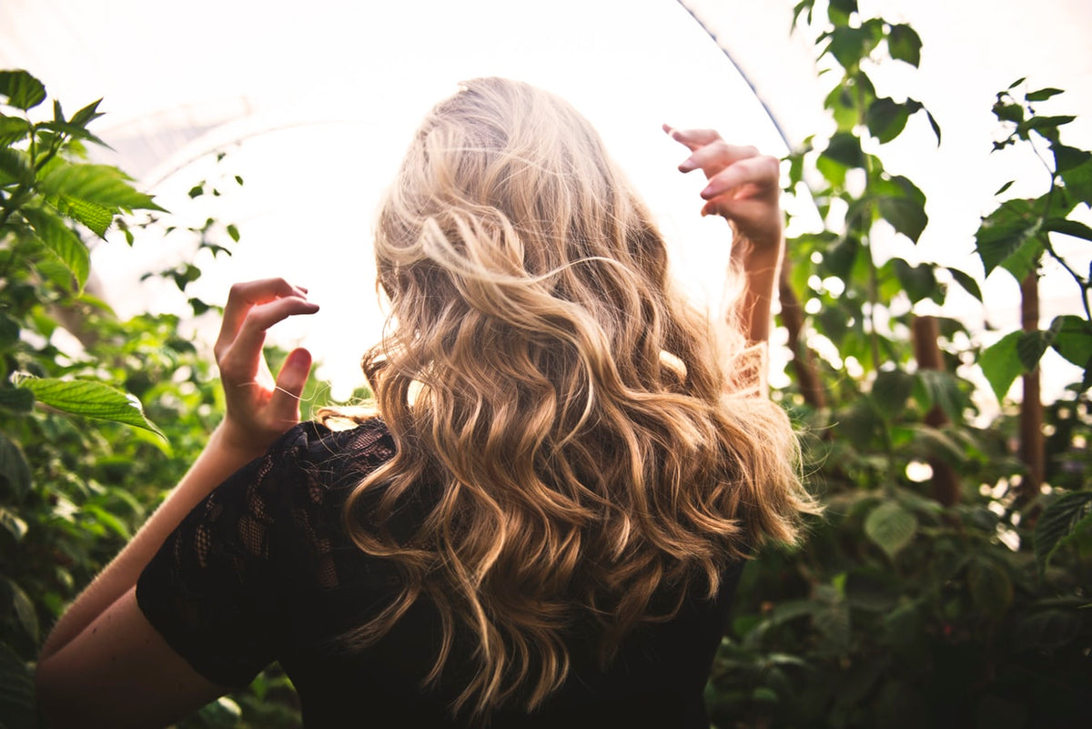 La forma más rápida y fácil de definir el pelo rizado: todo sobre